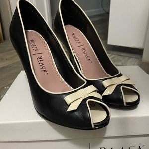 WHITE HOUSE BLACK MARKET size 7.5 practically brand new never worn out heels